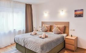 Zentrale Luxus Apartments Nürnberg, nähe Messe, Balkon, Parkplatz, Self-Check-in